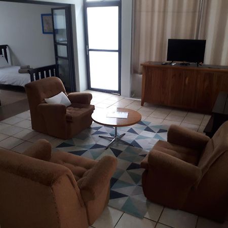 Hotel Suiderhof Self-Catering Windhoek Esterno foto