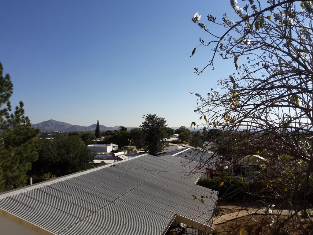 Hotel Suiderhof Self-Catering Windhoek Esterno foto
