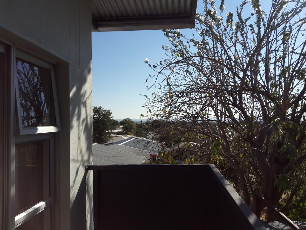 Hotel Suiderhof Self-Catering Windhoek Esterno foto