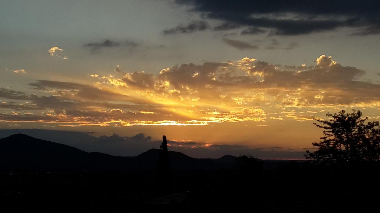 Hotel Suiderhof Self-Catering Windhoek Esterno foto