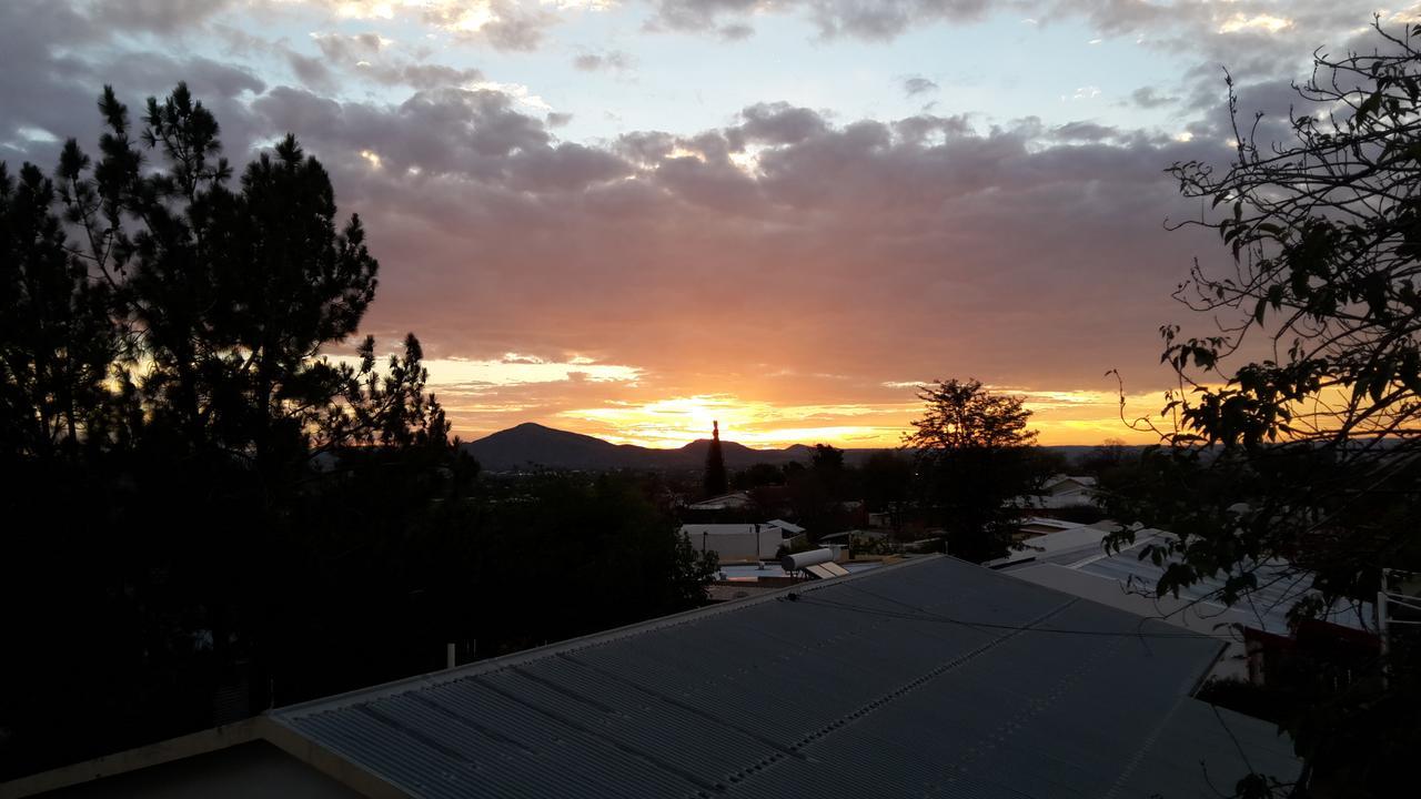 Hotel Suiderhof Self-Catering Windhoek Esterno foto