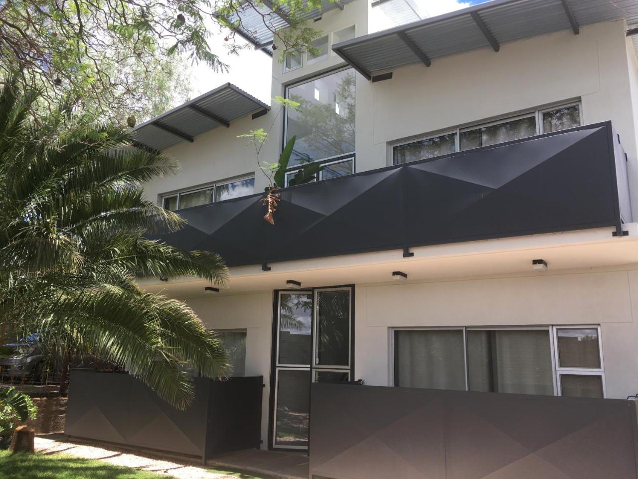 Hotel Suiderhof Self-Catering Windhoek Esterno foto