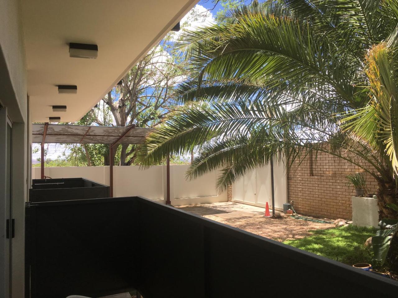 Hotel Suiderhof Self-Catering Windhoek Esterno foto