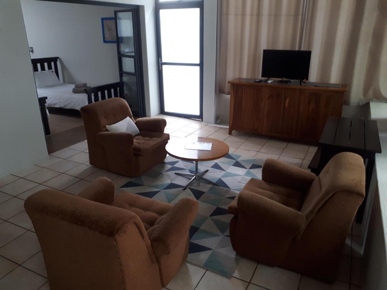 Hotel Suiderhof Self-Catering Windhoek Esterno foto
