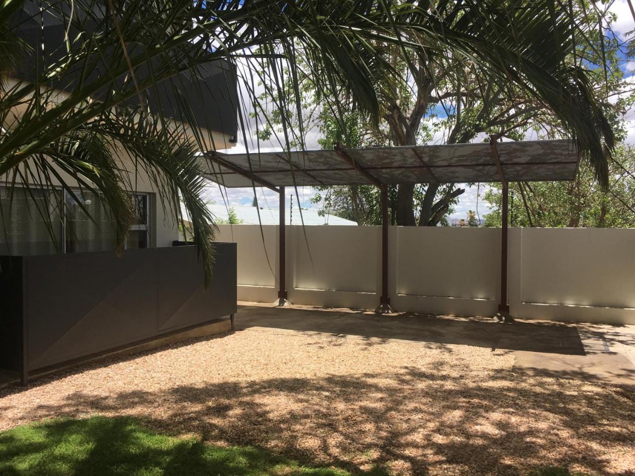 Hotel Suiderhof Self-Catering Windhoek Esterno foto