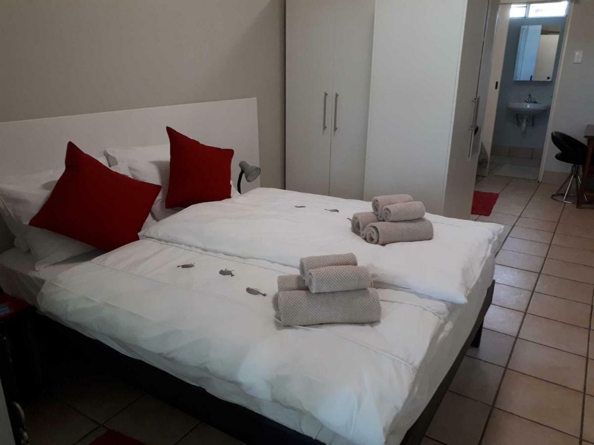 Hotel Suiderhof Self-Catering Windhoek Esterno foto