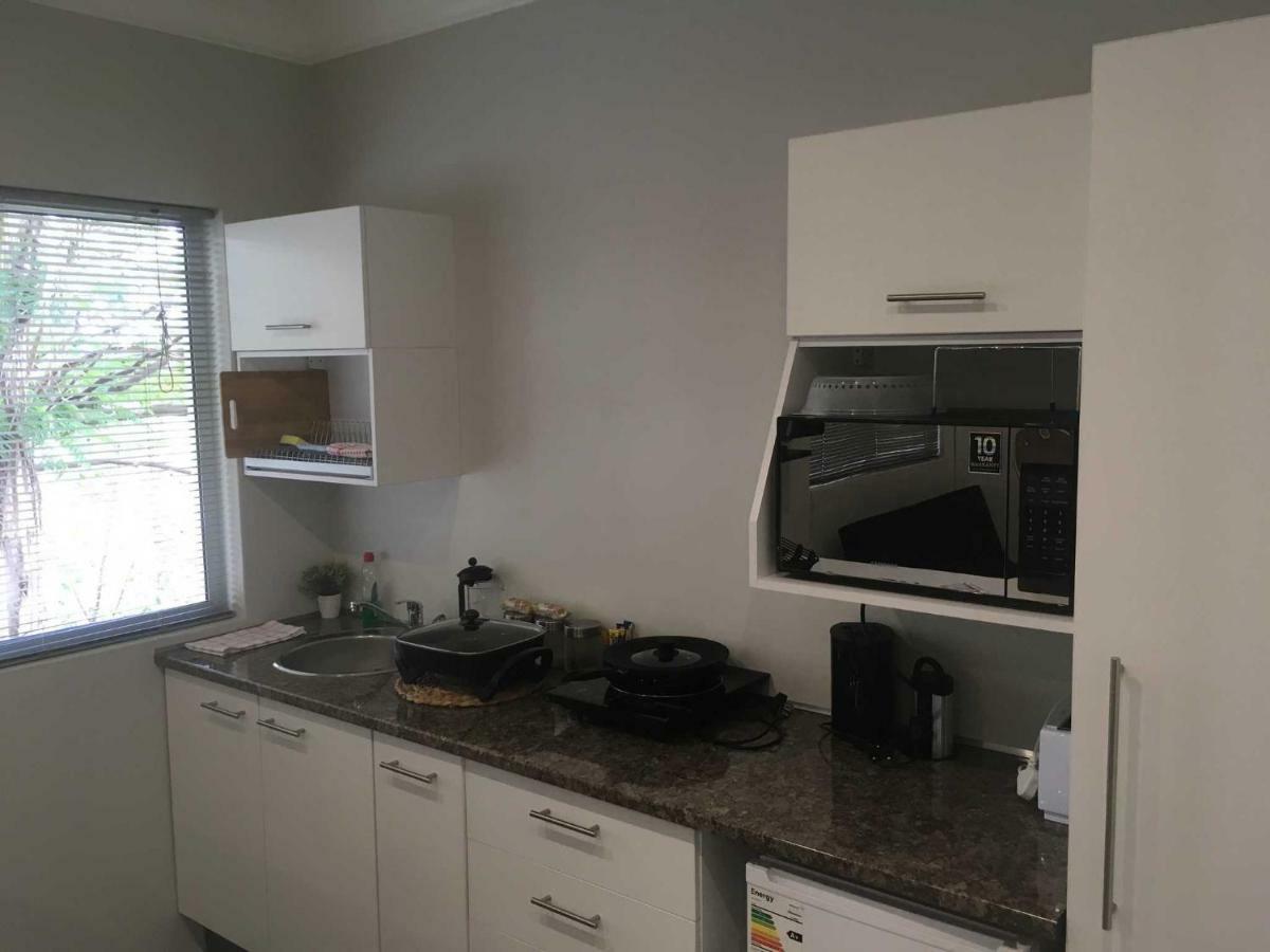 Hotel Suiderhof Self-Catering Windhoek Esterno foto
