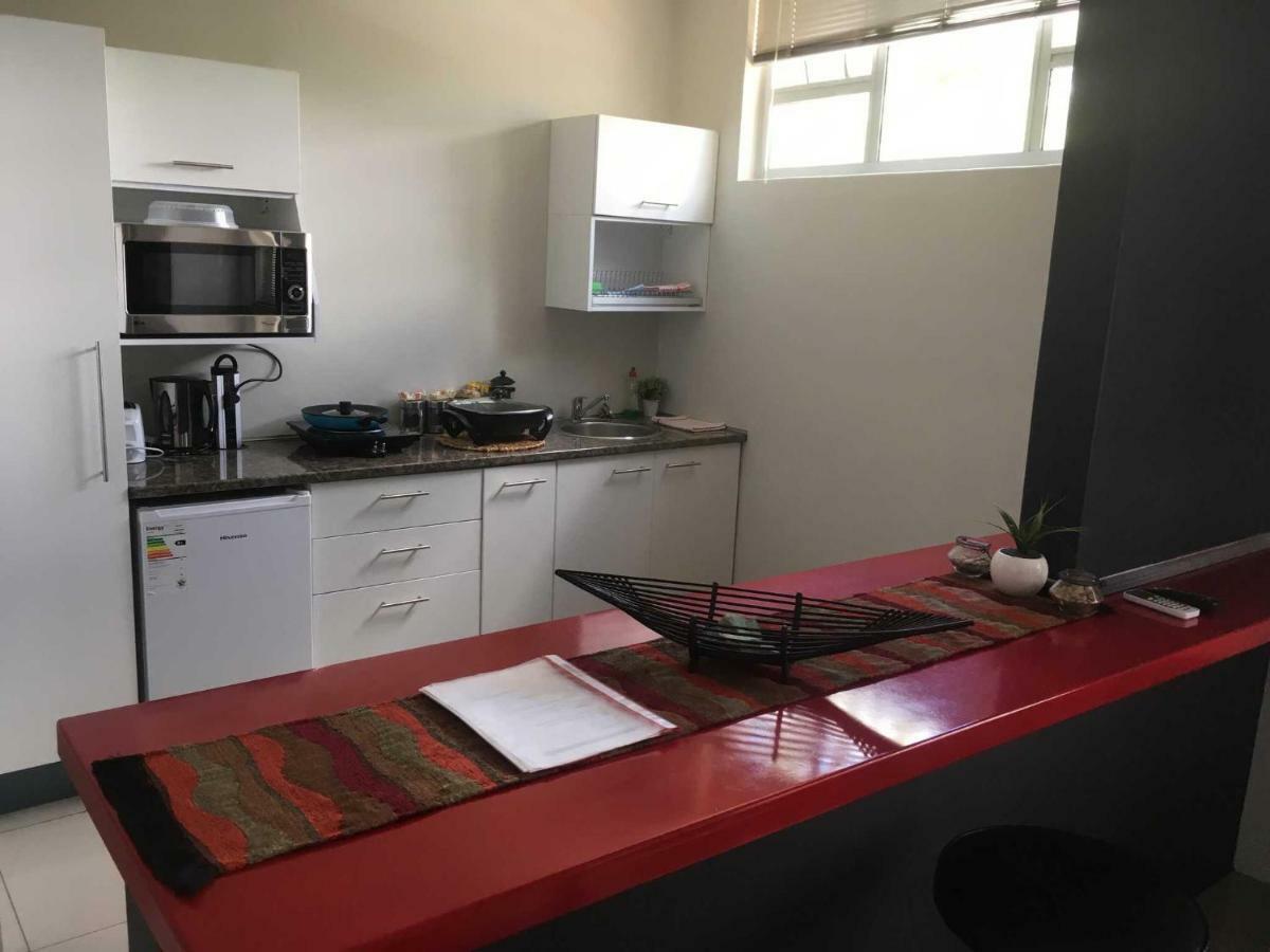 Hotel Suiderhof Self-Catering Windhoek Esterno foto