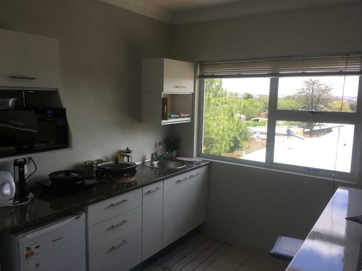 Hotel Suiderhof Self-Catering Windhoek Esterno foto
