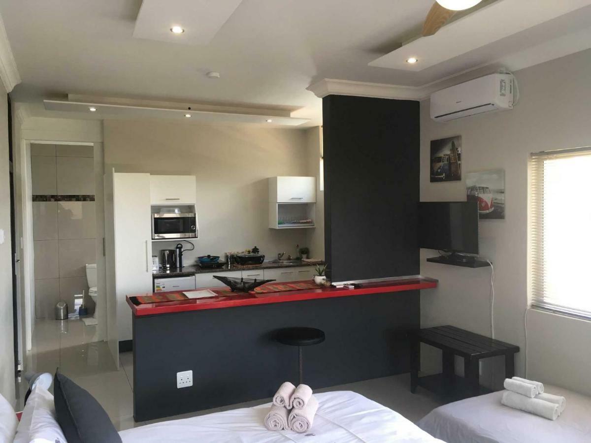 Hotel Suiderhof Self-Catering Windhoek Esterno foto