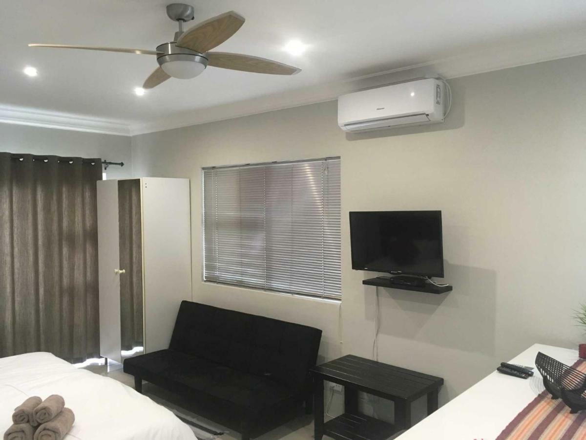 Hotel Suiderhof Self-Catering Windhoek Esterno foto