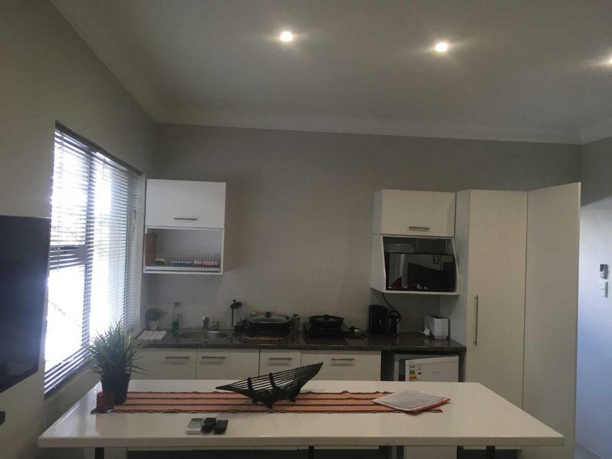 Hotel Suiderhof Self-Catering Windhoek Esterno foto