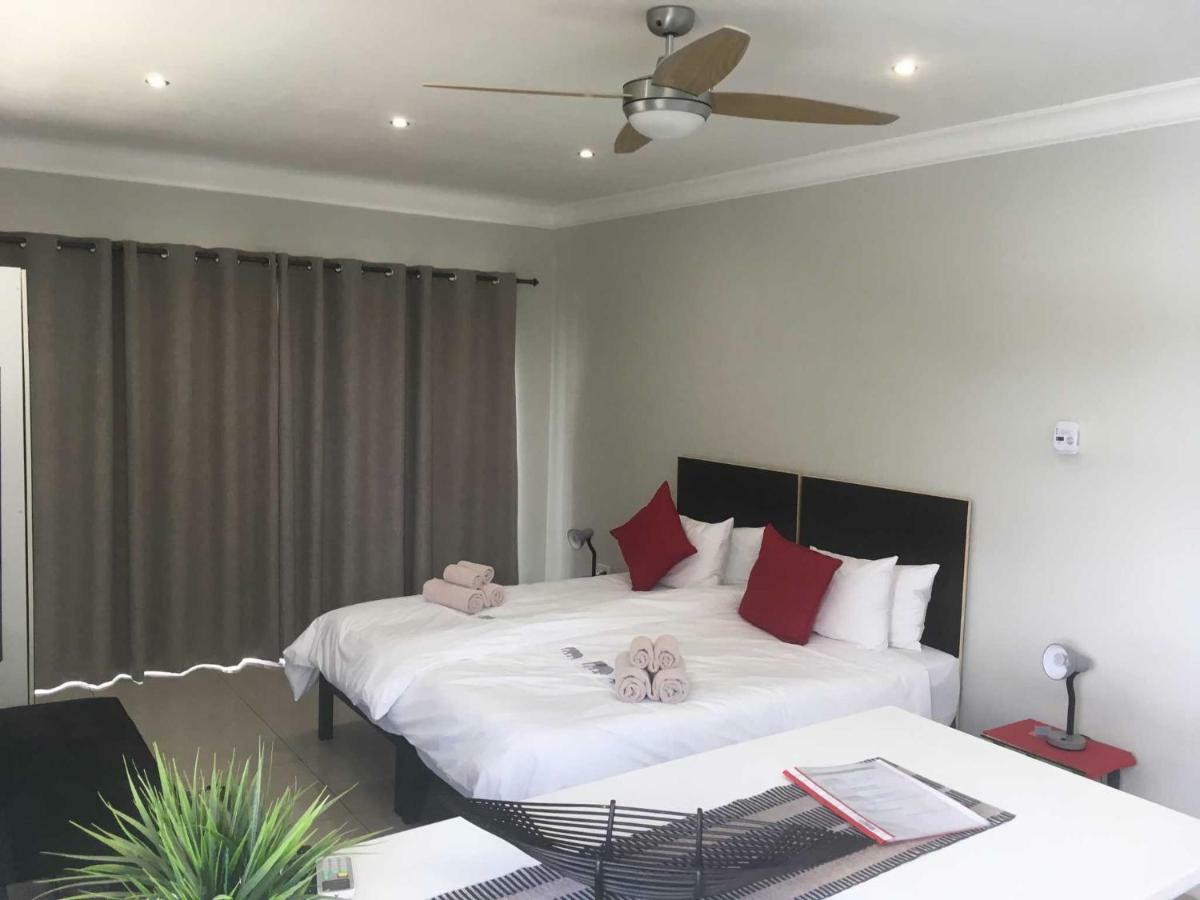 Hotel Suiderhof Self-Catering Windhoek Esterno foto