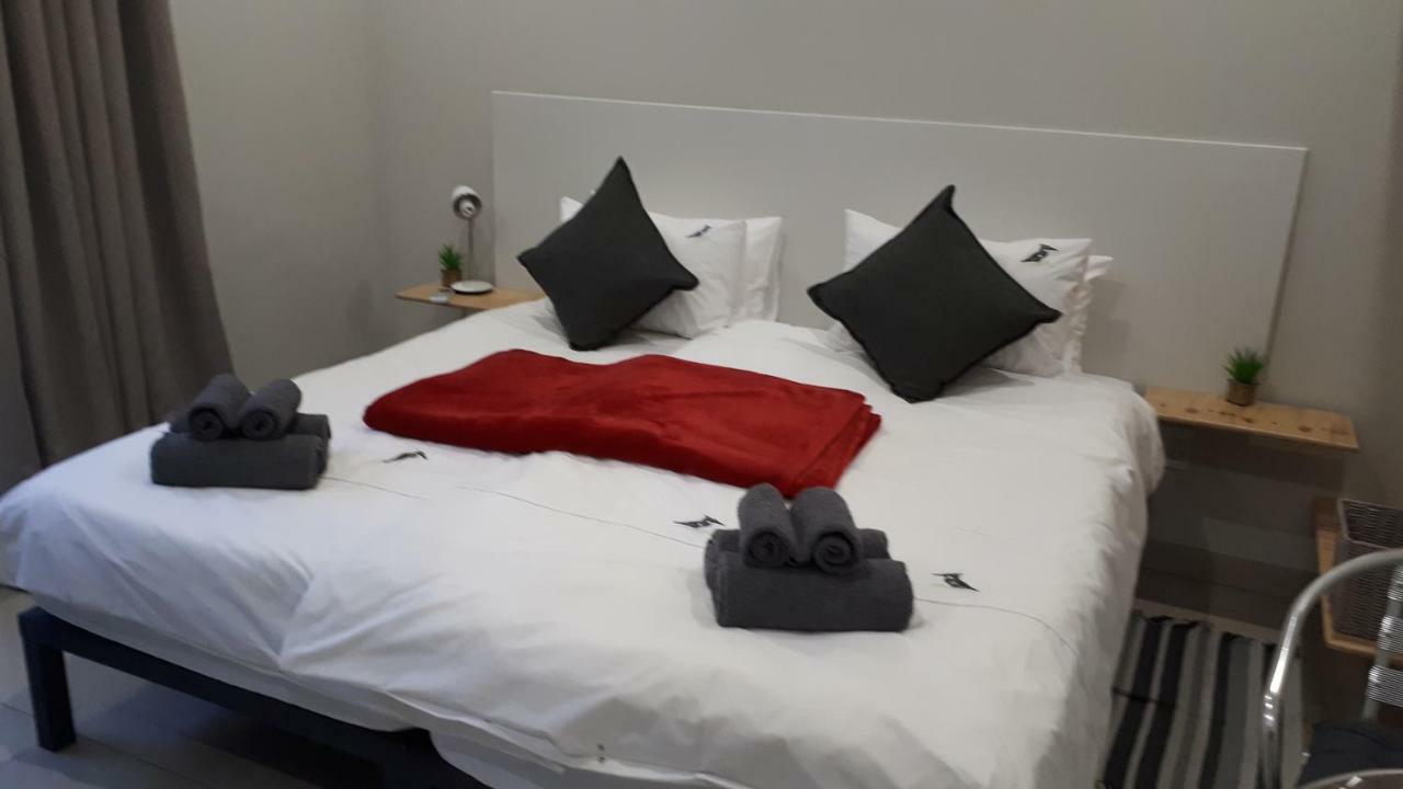 Hotel Suiderhof Self-Catering Windhoek Esterno foto