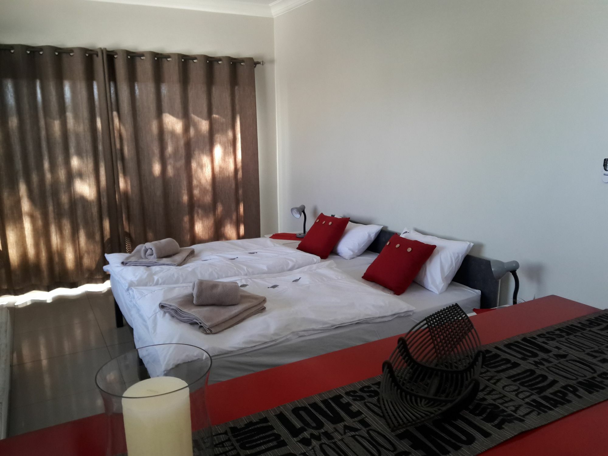 Hotel Suiderhof Self-Catering Windhoek Esterno foto
