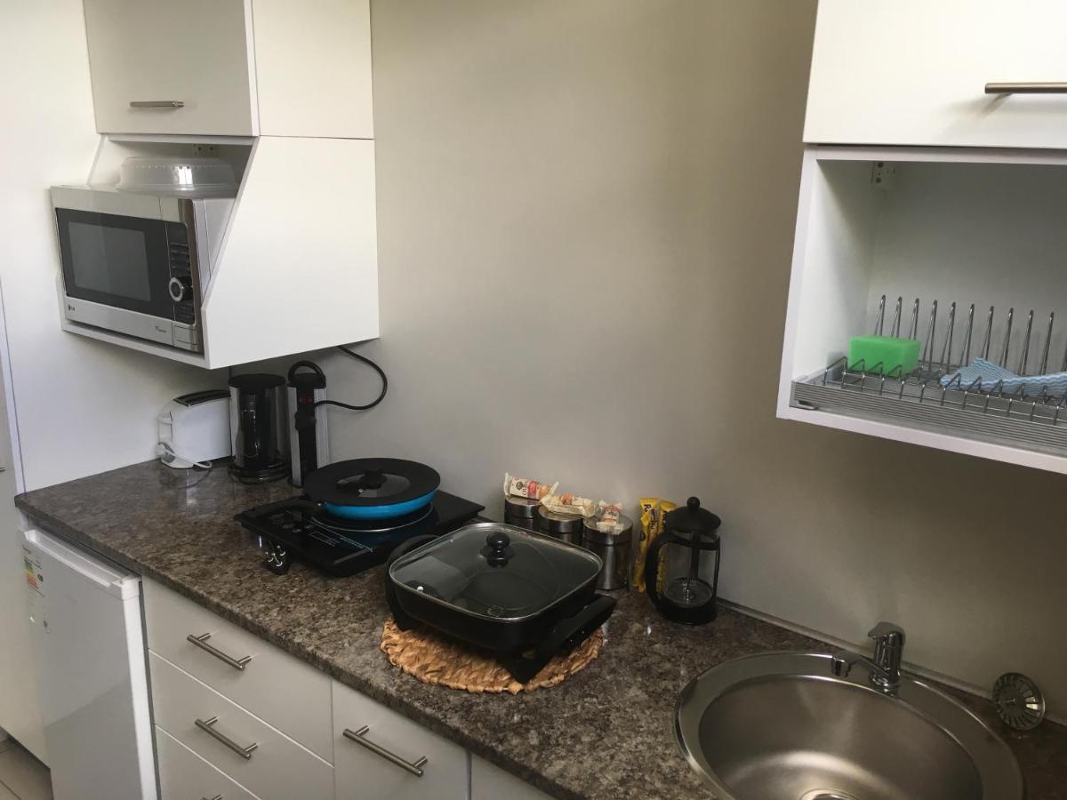 Hotel Suiderhof Self-Catering Windhoek Esterno foto